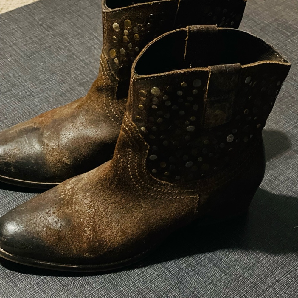 DibaTrue FLYING SOLO Studded Ankle Boots Western Booties worn twice! So Stylish